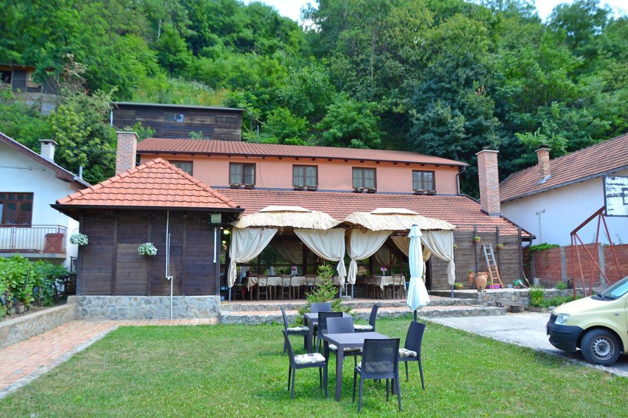 Podrum Miljevic Ledinci Luaran gambar